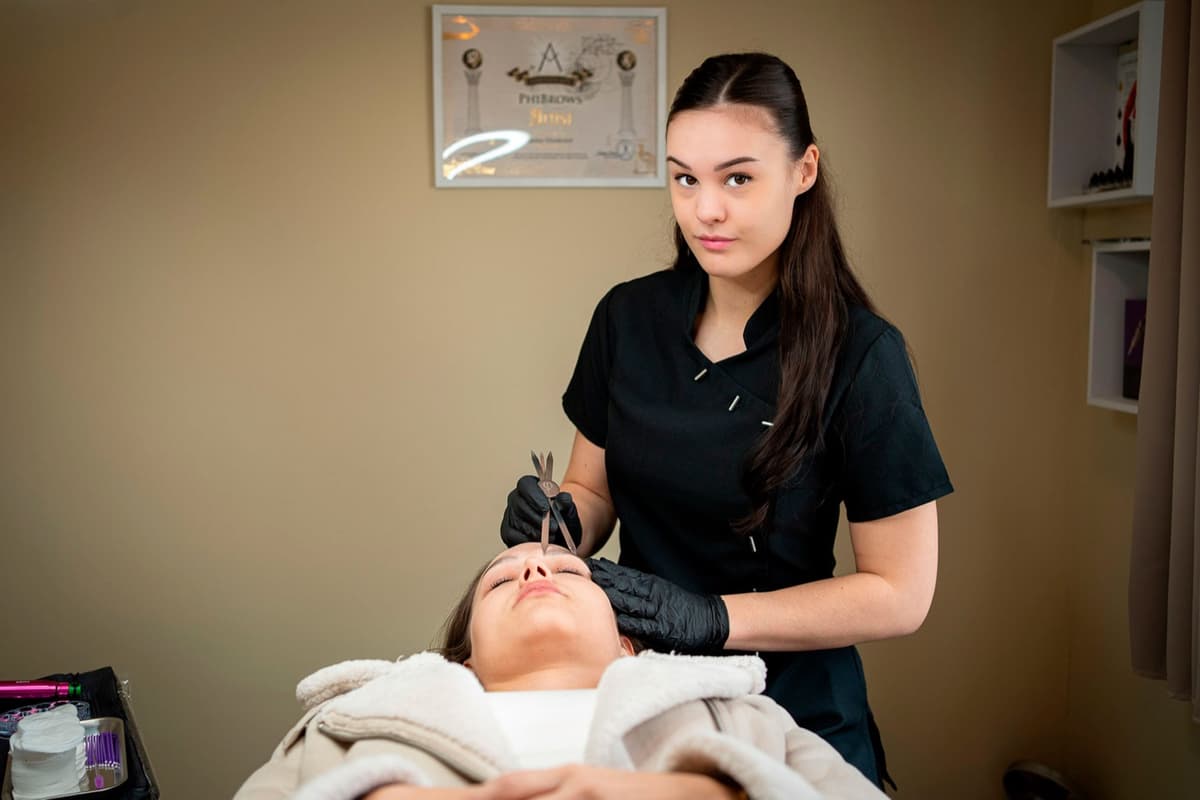 Brow Vision — PMU behandeling in de salon in Leimuiden nabij Schiphol