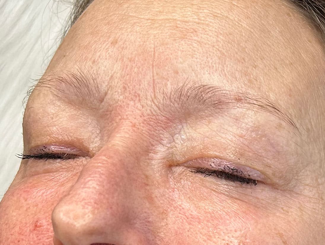 Natuurlijke nano hairstroke brows door Brow Vision — voor