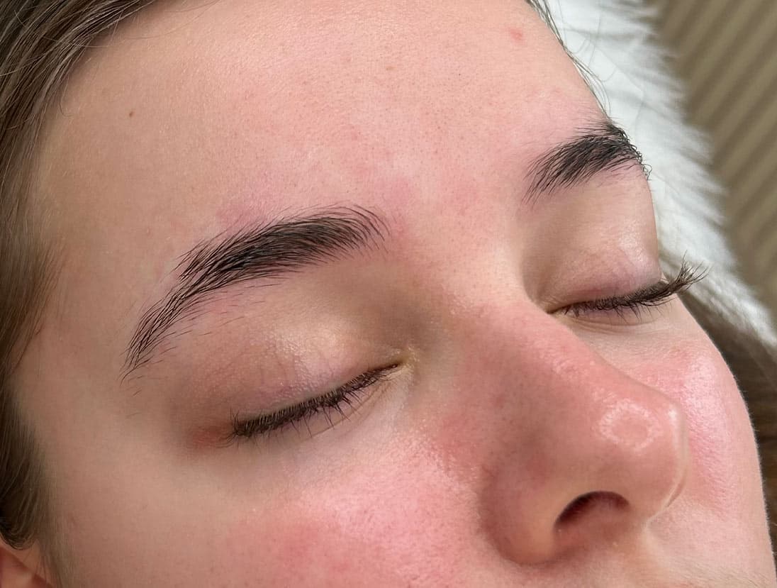 Nano hairstroke brows resultaat — Phi Brows techniek — voor