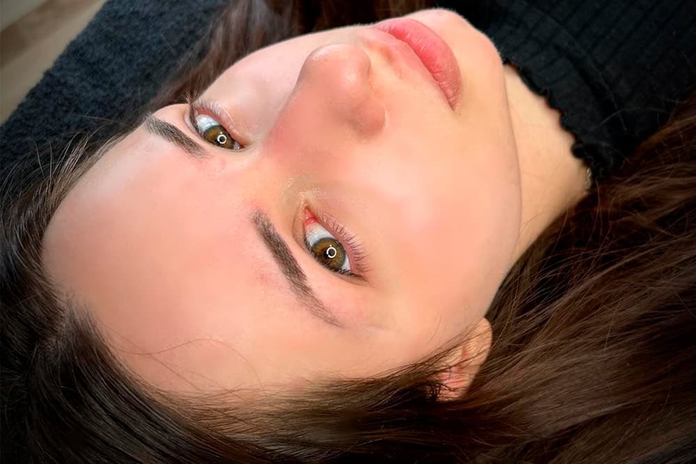 Powder ombré brows resultaat — zachte poederarcering wenkbrauwen — voor